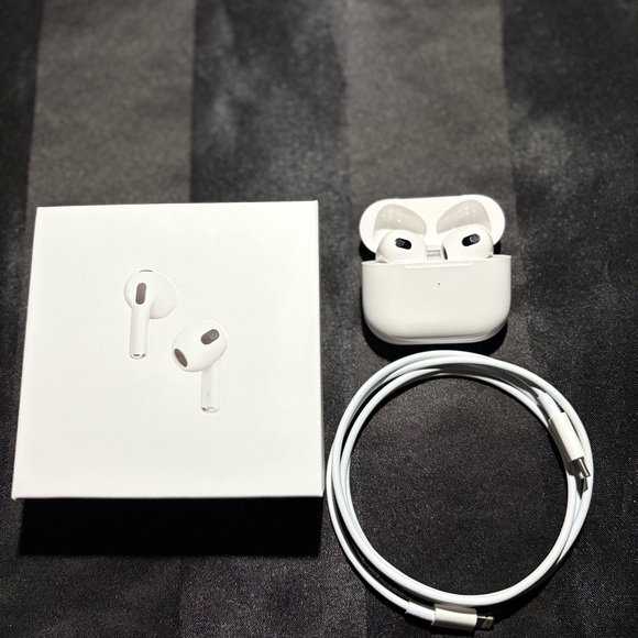 Apple airpods 3rd generation White Wireless Earbuds with Charging Case